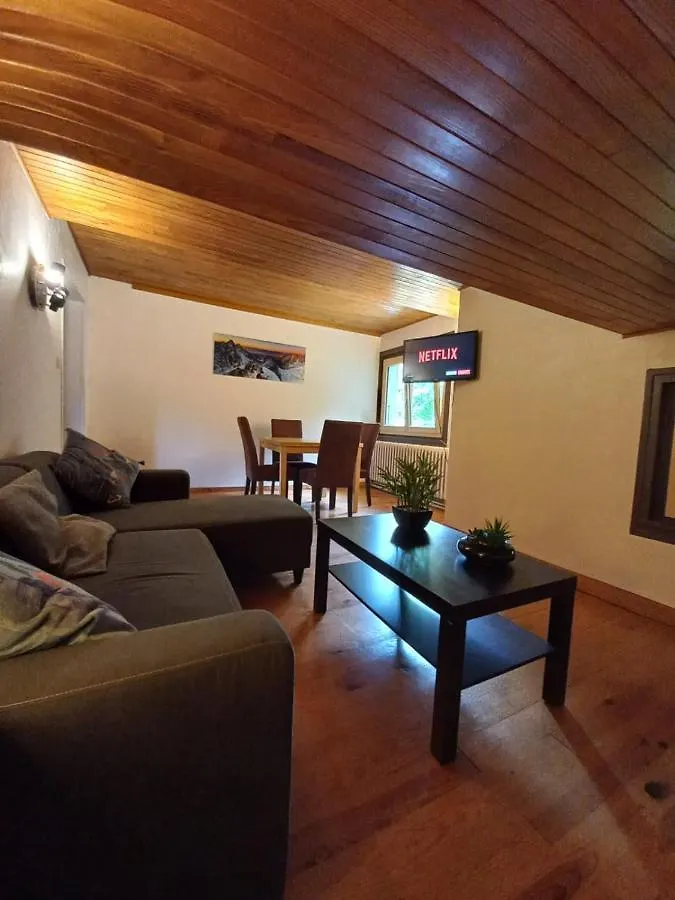Logement Mansarde Dans Maison Avec Jardin En Bord De Piste, Vue Montagne Les Houches France