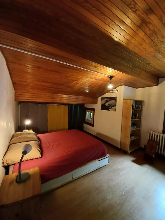 Logement Mansarde Dans Maison Avec Jardin En Bord De Piste, Vue Montagne Les Houches 0*,  France